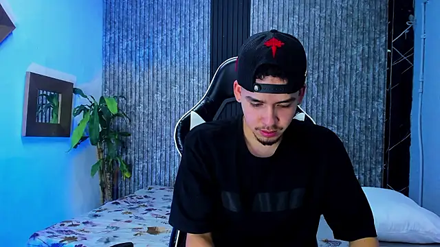 Mike 0233  online show from February 2026 04:33:01 AM