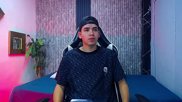 Mike 0233  online show from February 2026 03:57:02 AM