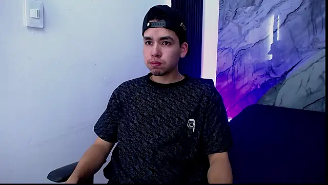 Mike 0233  online show from February 2026 08:09:01 PM