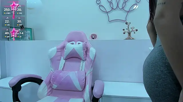 violeth hill online show from October 2025 07:56:02 PM