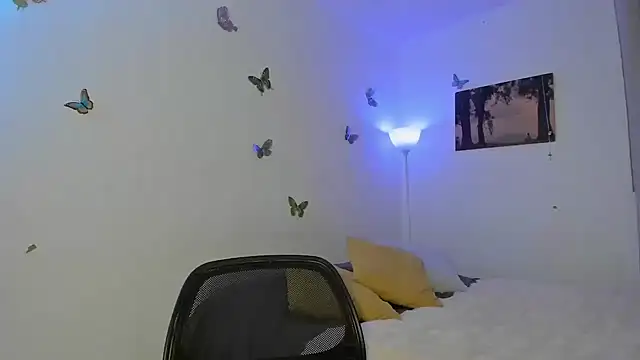 Mila-yang online show from October 2025 09:02:01 PM