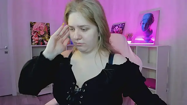 Snapshot of Megan_Violer chatting on June 2026 05:25:01 PM Megan Violer online show from June 2026 05:25:01 PM