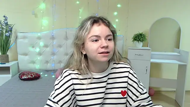 TinaRedly online show from January 2025 06:41:02 PM