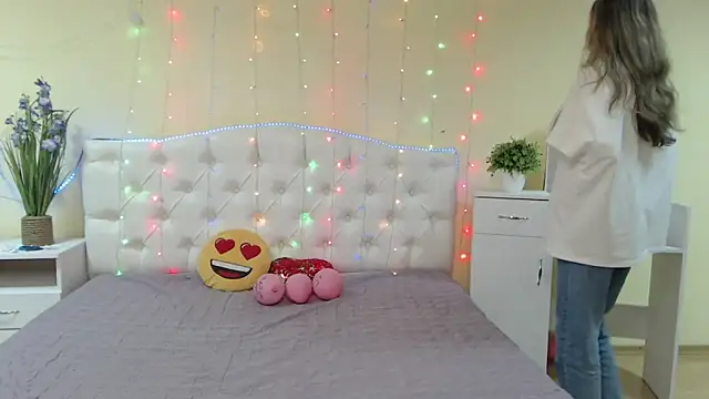 TinaRedly online show from January 2025 12:57:02 AM