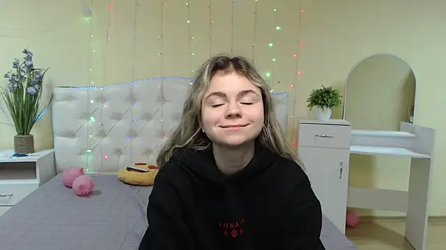 TinaRedly online show from January 2025 04:05:01 AM