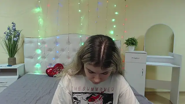 TinaRedly online show from February 2025 01:41:02 PM