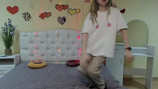 TinaRedly online show from March 2025 09:46:02 AM