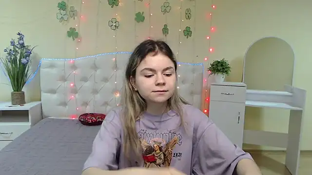 TinaRedly online show from March 2025 01:19:01 AM