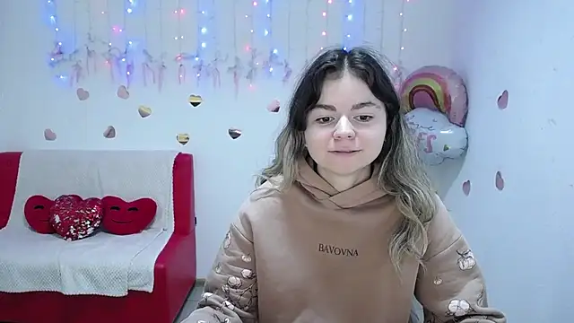 TinaRedly online show from October 2025 05:24:02 PM