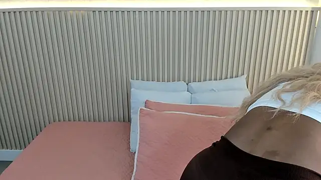 charlottebrowns  online show from February 2026 12:12:01 PM