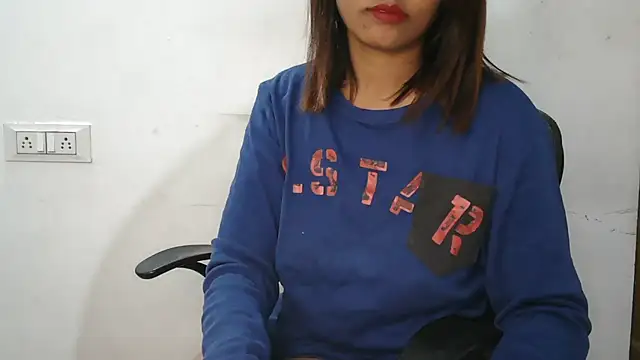 Snapshot of Suzie_darling chatting on February 2025 12:19:02 PM Suzie darling online show from February 2025 12:19:02 PM