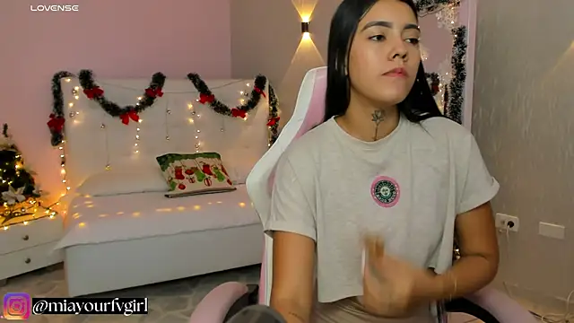 miagomezweb1 online show from December 2024 03:33:01 PM
