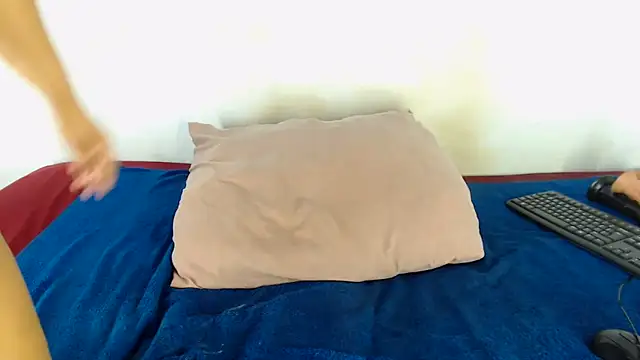 Snapshot of FAT_ASS27 chatting on November 2025 05:45:03 PM FAT ASS27 online show from November 2025 05:45:03 PM