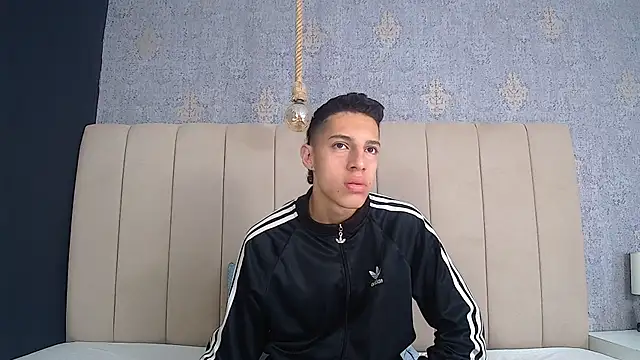 Snapshot of thiago19s chatting on December 2024 07:45:02 PM thiago19s online show from December 2024 07:45:02 PM