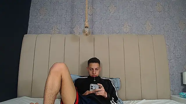 Snapshot of thiago19s chatting on December 2024 10:52:02 PM thiago19s online show from December 2024 10:52:02 PM