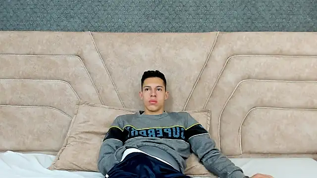 Snapshot of thiago19s chatting on December 2024 07:26:02 PM thiago19s online show from December 2024 07:26:02 PM