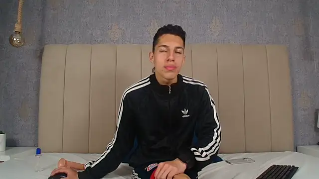 Snapshot of thiago19s chatting on December 2024 10:24:01 PM thiago19s online show from December 2024 10:24:01 PM