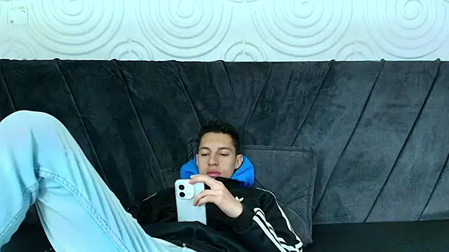 Snapshot of thiago19s chatting on December 2024 12:22:01 PM thiago19s online show from December 2024 12:22:01 PM