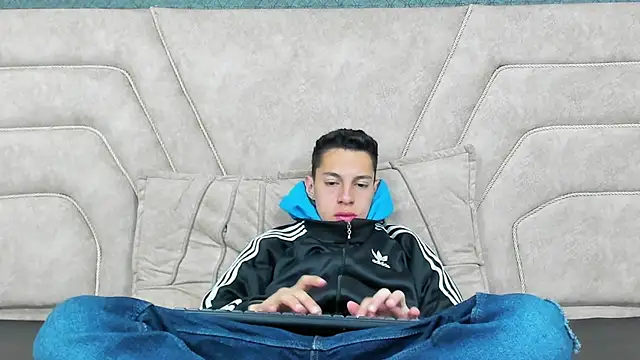 Snapshot of thiago19s chatting on December 2024 07:16:02 PM thiago19s online show from December 2024 07:16:02 PM