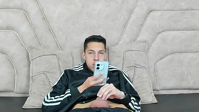 Snapshot of thiago19s chatting on December 2024 10:19:01 PM thiago19s online show from December 2024 10:19:01 PM