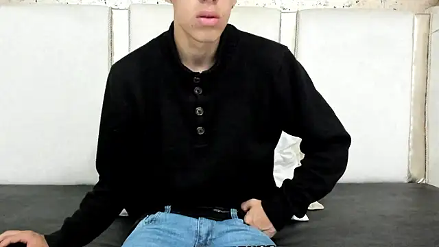 Snapshot of thiago19s chatting on January 2025 07:02:02 PM thiago19s online show from January 2025 07:02:02 PM