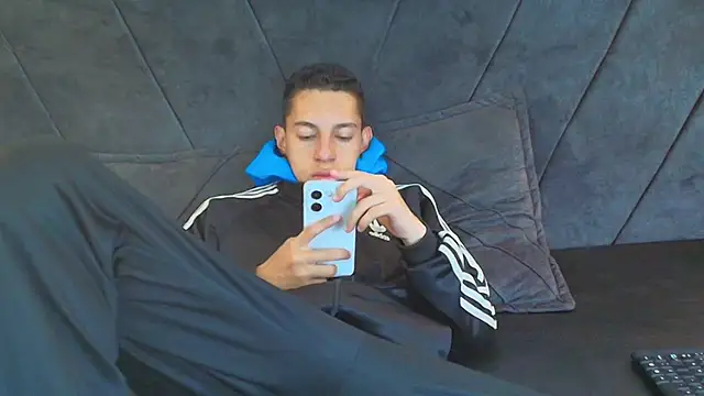 Snapshot of thiago19s chatting on January 2025 07:42:01 PM thiago19s online show from January 2025 07:42:01 PM