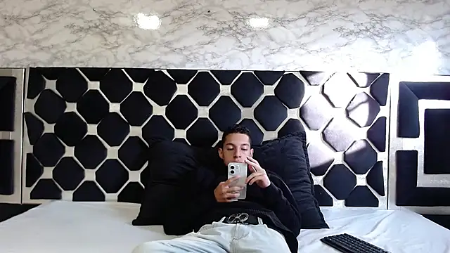 Snapshot of thiago19s chatting on January 2025 12:24:02 PM thiago19s online show from January 2025 12:24:02 PM