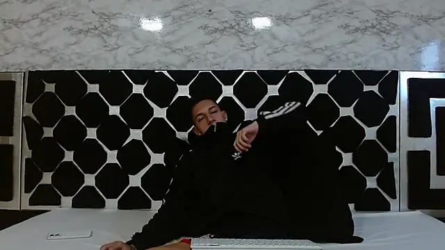 Snapshot of thiago19s chatting on February 2025 09:49:01 PM thiago19s online show from February 2025 09:49:01 PM