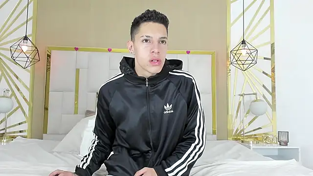 Snapshot of thiago19s chatting on November 2025 07:05:02 PM thiago19s online show from November 2025 07:05:02 PM