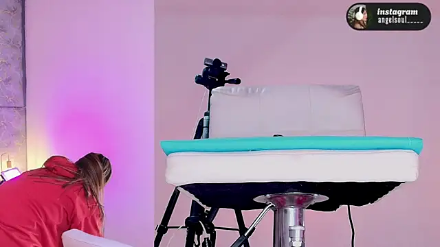 Angelst   online show from February 2026 08:43:01 AM