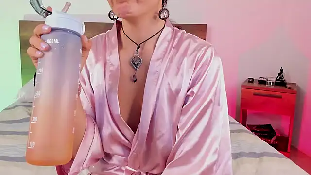 Snapshot of YenniferCurly chatting on January 2025 12:27:01 PM YenniferCurly online show from January 2025 12:27:01 PM