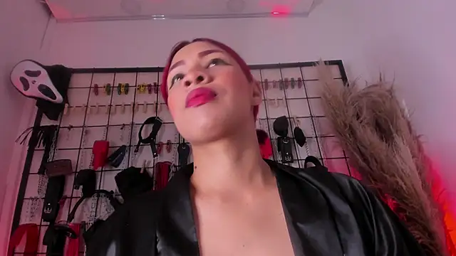 charrlotte quinn online show from November 2025 02:50:02 PM