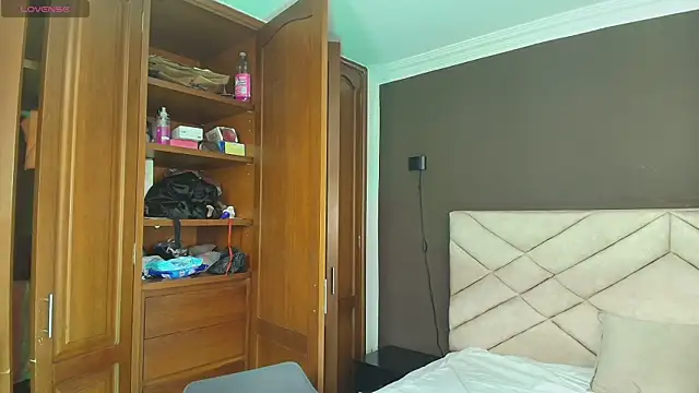 Raquel jones online show from September 2025 12:05:02 PM