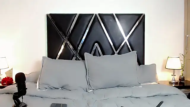 AnikaDragun online show from March 2025 05:00:02 AM