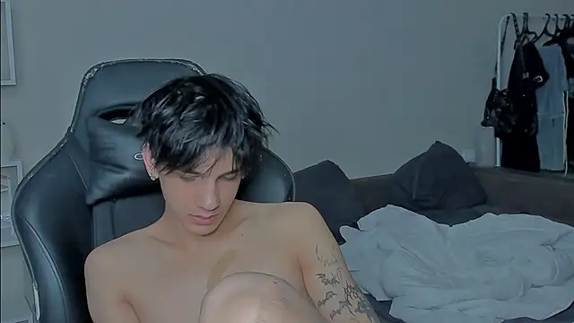 Snapshot of MarkBrowniii chatting on December 2024 03:29:02 AM MarkBrowniii online show from December 2024 03:29:02 AM