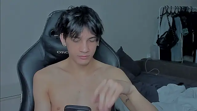 Snapshot of MarkBrowniii chatting on December 2024 10:58:02 PM MarkBrowniii online show from December 2024 10:58:02 PM