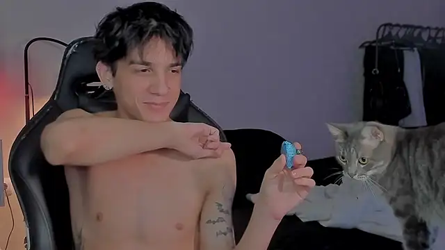 Snapshot of MarkBrowniii chatting on January 2025 11:13:01 PM MarkBrowniii online show from January 2025 11:13:01 PM