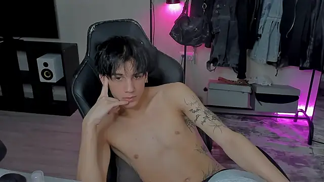 Snapshot of MarkBrowniii chatting on February 2025 09:08:02 PM MarkBrowniii online show from February 2025 09:08:02 PM