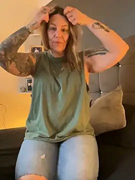 Snapshot of blondebitch2 chatting on January 2025 01:32:02 PM blondebitch2 online show from January 2025 01:32:02 PM