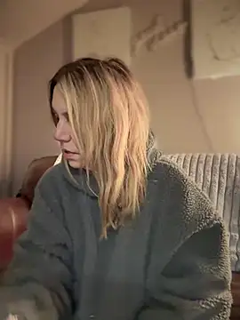 Snapshot of blondebitch2 chatting on February 2025 11:53:02 PM blondebitch2 online show from February 2025 11:53:02 PM