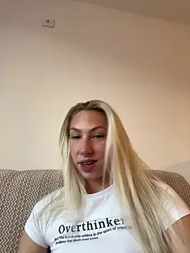 LuisaBecker online show from January 2025 01:17:01 PM