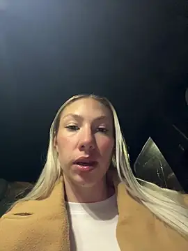 LuisaBecker online show from February 2025 06:27:02 PM