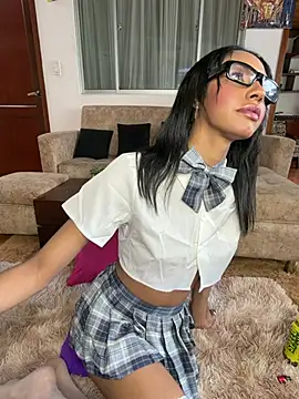Snapshot of xenia_golden chatting on July 2026 02:13:01 PM xenia golden online show from July 2026 02:13:01 PM
