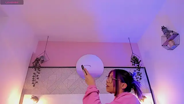 Snapshot of Violetta_Nur chatting on October 2025 11:27:01 PM Violetta Nur online show from October 2025 11:27:01 PM