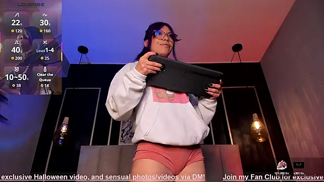 Snapshot of Violetta_Nur chatting on October 2025 12:43:02 AM Violetta Nur online show from October 2025 12:43:02 AM