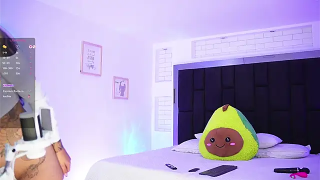 Snapshot of Marianamonroe_ chatting on November 2025 07:01:02 PM Marianamonroe online show from November 2025 07:01:02 PM