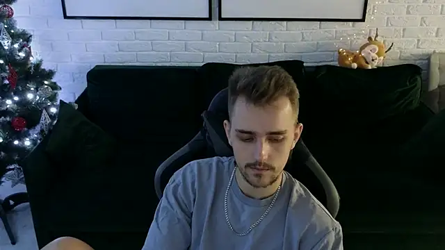 Snapshot of Larstar01 chatting on December 2024 03:58:01 AM Larstar01 online show from December 2024 03:58:01 AM