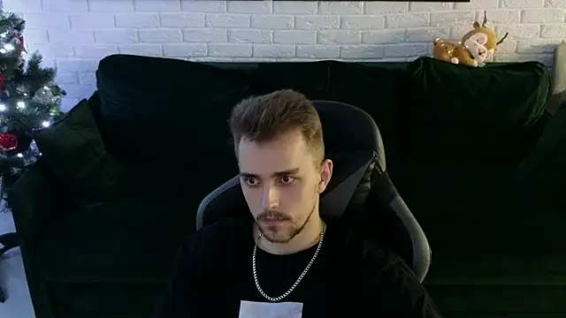 Snapshot of Larstar01 chatting on December 2024 01:58:02 AM Larstar01 online show from December 2024 01:58:02 AM