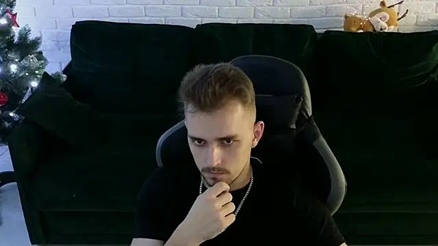 Snapshot of Larstar01 chatting on December 2024 01:26:01 AM Larstar01 online show from December 2024 01:26:01 AM