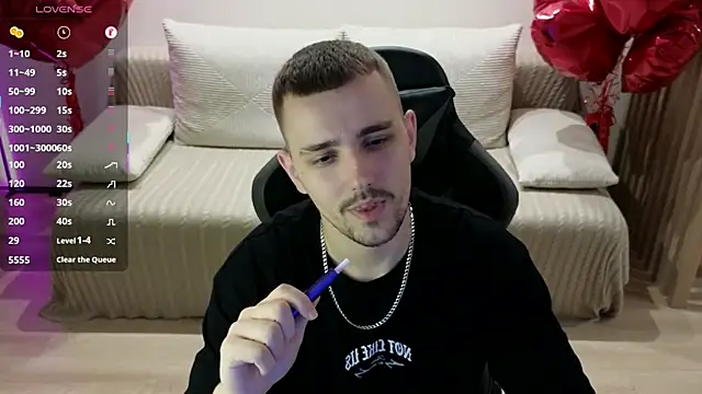 Larstar01 online show from November 2025 09:08:01 PM